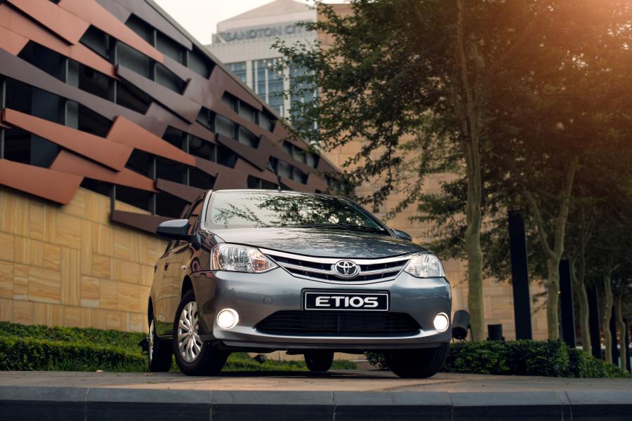  Toyota Etios Hatchback 2015 года  (ZA) (фото 9 из 16)